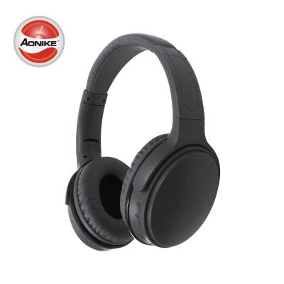 China auriculares recargables Bluetooth 5,0 de 40m m sobre las auriculares plegables del oído con el Mic en venta
