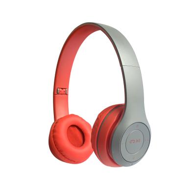 中国 Micが付いているBluetoothのヘッドホーンの折り畳み式の無線のステレオのヘッドホーンの深い低音を取り消すハイファイ騒音 販売のため
