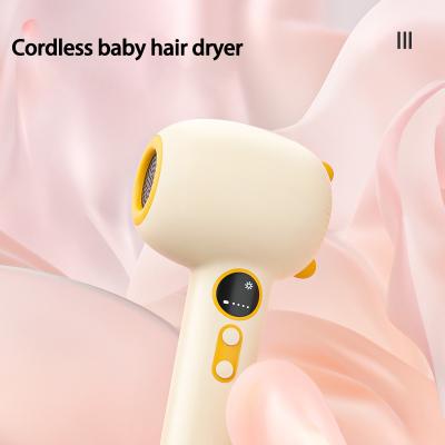 中国 充電ベース GW 0.7KG 黄色/青の便利なデザインのワイヤレスベビーヘアドライヤー 販売のため
