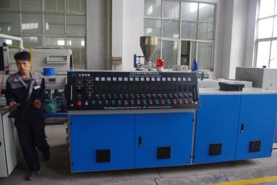 Κίνα HDPE κόκκων ISO9001 220rpm γραμμή εξώθησης σωλήνων με την οθόνη αφής προς πώληση