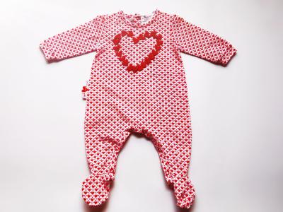 Chine Barboteuses mignonnes de bébé de velours avec des pieds pour le bébé à vendre