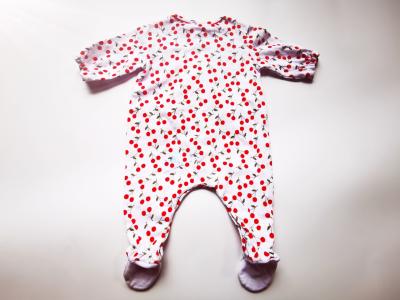 Chine Longs footies Cherry Print de douille de bébé avant instantané à vendre