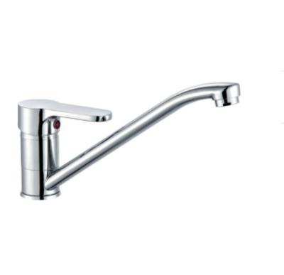 China Modern New Arrive Ware Top Luxury Deck Mounted Kitchen Faucet Hot Cold Long Spout Single Lever Brass Sink Mixer Tap zu verkaufen