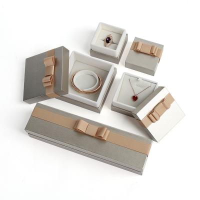 China Inserções da espuma da caixa de Flip Top Ivory Jewelry Gift sem chumbo para Ring Pendant à venda