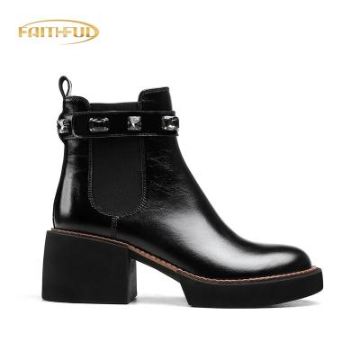 China Waterproof New Fashion Crade Of Fashion Chelsea Leather Boots For Women Platform Women's Boots Ankle Girl Boot for sale