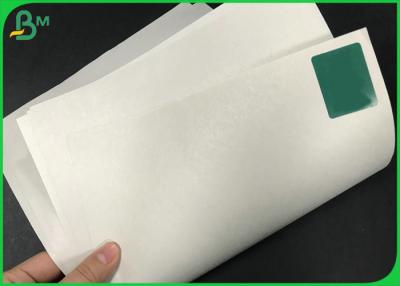 China Papel de imprenta de papel del espacio en blanco de la anchura 42GSM 45GSM de Rolls 781m m del papel prensa sin recubrimiento en venta
