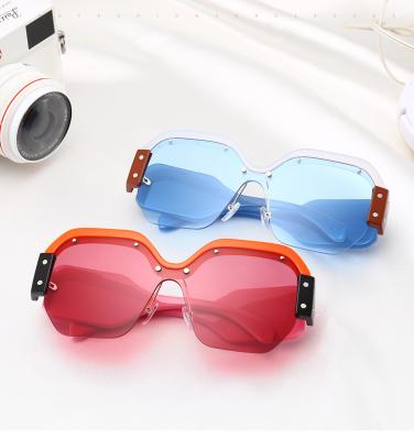 China New Trend Sunglasses SHA188 Fashion Designer Brand Fashion Sunglasses One Piece Polygon Luxury Black Lens Oversized Custom Logo Sunglasses Women for sale