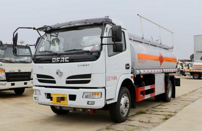 China Kleiner Tanker 7,6 Kubikmeter 4*2 Antriebsmodus Dongfeng Neuer Lkw Einfachkabine Blattfeder zu verkaufen
