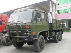 Cina 20 tonnellate di carico camion off-road 6 * 6 verde oliva Dongfeng Tianjin autocarro a letto piatto Cummins motore in vendita