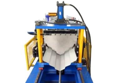 中国 4kw 高性能リッジキャップロール形成機械 縫い目のない屋根システム 販売のため