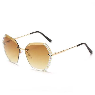China 15 Years Experience Newest Gradient Classic Oversized Fashionable Hexagon Rimless Diamond Studded Sunglasses for sale