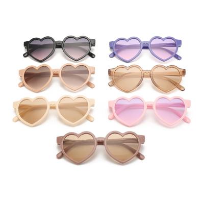 China Fashion Sunglasses Baby Sunglasses UV400 Kids Heart Shape Sunglasses For 1-8 Years Old for sale