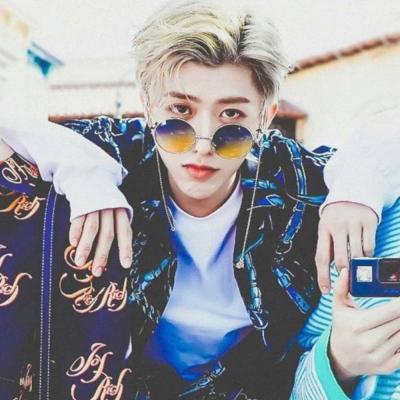 China Fashionable Famous Brands Men's Metal Frame Small Sun Glasses Fashion Sunglasses Designer Round Sunglasses for sale