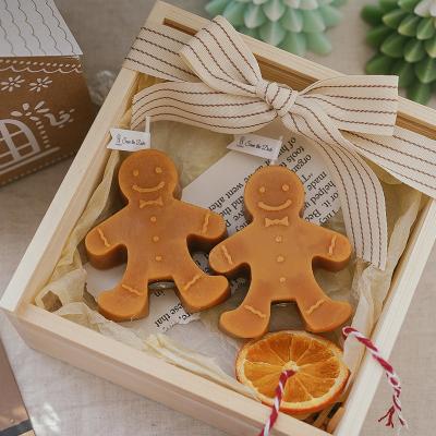 China Eco-friendly christmas scented candles gingerbread man scented decoration small ornaments scented candles for sale