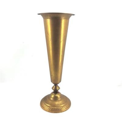 China Minimalist Antique Gold Metal Vase Rustic Wedding Centerpiece for sale