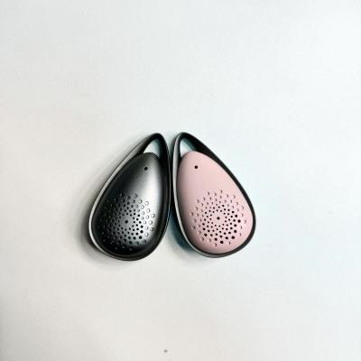 China Long-Lasting Wearable Air Purifier Endurance 21hours and Plastic for Superior Air Filtration for sale