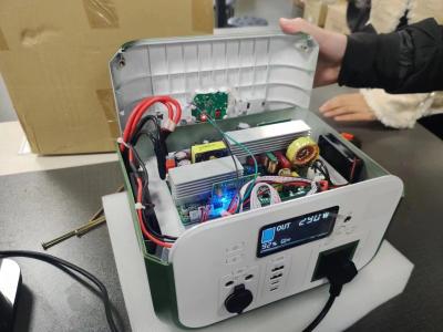 Китай GB4943.1 Сертифицированная высокомощная и 1200 Вт выходная наружная портативная электростанция для приключений на открытом воздухе продается