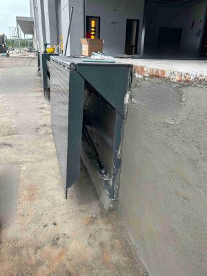 China Elektrische hydraulische rand O Dock leveler plaat voor laadruimte toepassing Te koop