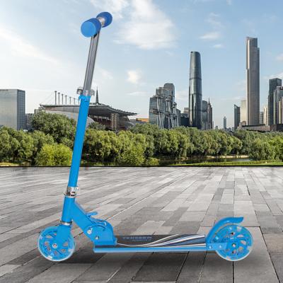 Chine Scooter léger de coup-de-pied d'ODM de scooter bleu de coup-de-pied de Skateland à vendre