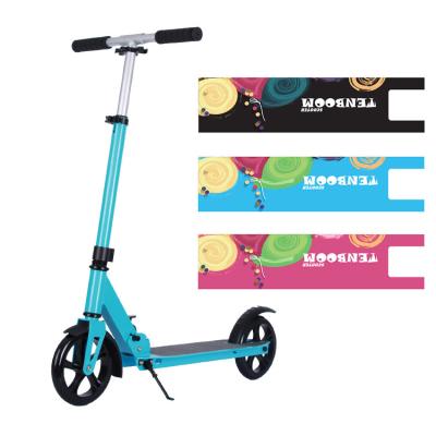 Chine Pneus pneumatiques 220lbs de scooters adultes de coup-de-pied de noir d'ODM extérieurs à vendre