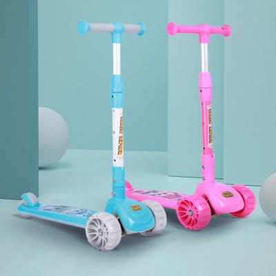 Chine Lampe-torche 750mm trois scooter pliable de 3 roues du scooter 50KGS de coup-de-pied de roue à vendre