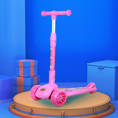 Chine 5 pouces 62cm scooter de coup-de-pied de trois roues ont mené le scooter léger à vendre
