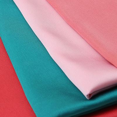 중국 에메랄드 그린 75D 130GSM 폴리에스터 스판덱스 새틴 패브릭 스트레치 판매용