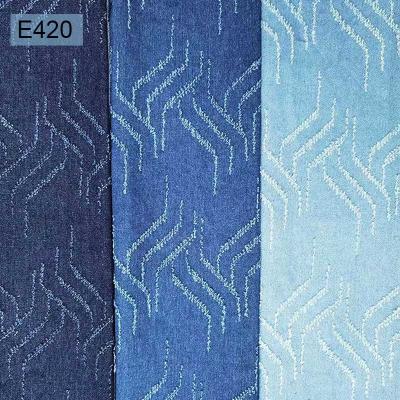 Chine Adapté aux besoins du client tissu de sergé de denim des jeans de 54,5 de pouce de jacquard de denim femmes de tissu à vendre
