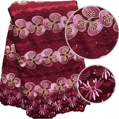 Κίνα Πολυ χρώμα 125cm ελβετική διακόσμηση Rhinestone υφάσματος κεντητικής τουλιού χρωματισμένη δαντέλλα προς πώληση