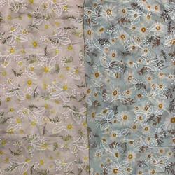 Chine Mousseline de soie 100% de polyester Mesh Lace Fabric brodé floral 130cm viable à vendre