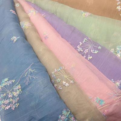 Chine Matériel de mousseline de soie de polyester de tissu de dentelle de paillette brodé par vêtement d'OEM 130cm à vendre