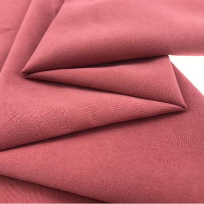 Chine le polyester 235gsm adaptant à la plaine de tissu a balayé la tache de tissu de polyester résistante à vendre