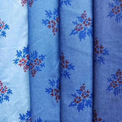 Chine Les fleurs tissées molles modèlent Jean Denim Fabric imprimé 54,5 pouces à vendre