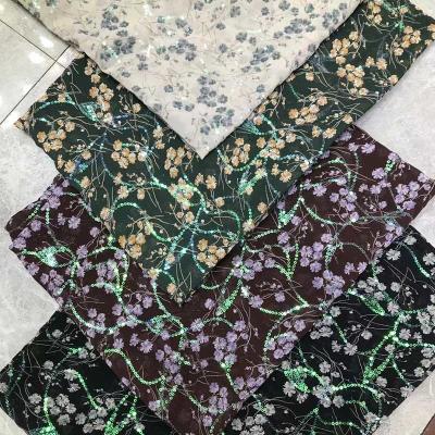Chine Scintillement de polyester de tissu de paillette brodé par mousseline de soie florale d'impression à vendre
