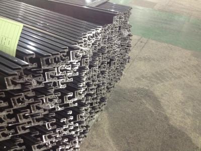 Chine Bâti noir de Polonais de panneau solaire d'oxydation/extrusions en aluminium cadres solaires avec tailler 45° à vendre