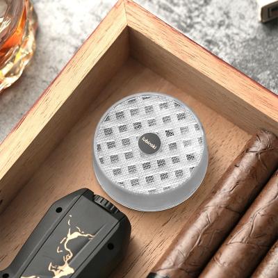 China Portable Portable Round Cigar Accessories Round Cigar Humidors Humidor With Magnet for sale