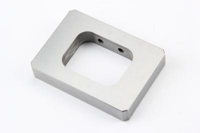 Chine Les pièces des véhicules à moteur en acier non standard de moulage par injection de P20 H13 glissent le plat à vendre