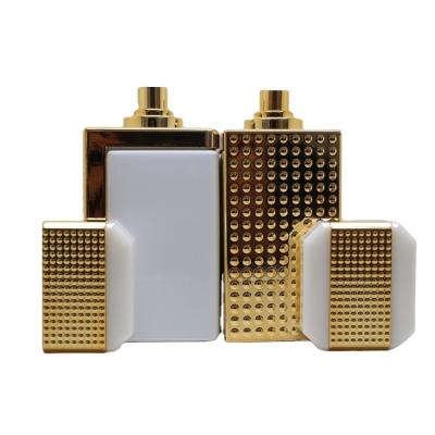 China PERFUME 2020 Yunwu Manufacturer Wholesale A2986 Gold Cap Black Luxury 110ml Refillable Custom Spray Empty Glass Perfume Bottle for sale