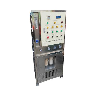 China Máquina inteligente de dessalinização de água do mar Produção diária de água 3 toneladas Potência 2000w Fornecimento de energia 220-380v à venda