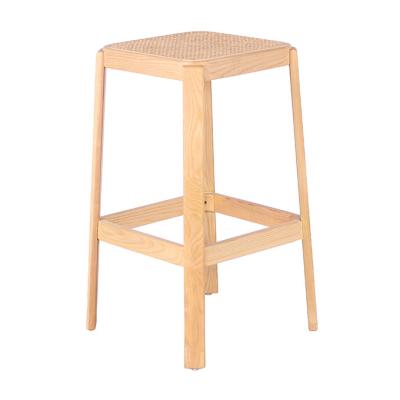 China Modern Nordic simple style umpire chair solid wood bar stool with footrest bar furniture for sale