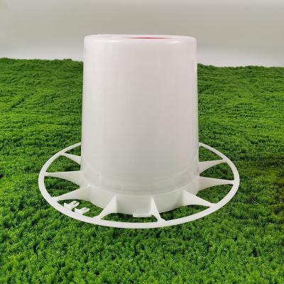 China Ultimate Poultry Feeder For Chickens Ducks Geese Turkeys Waterproof Durable 6L Capacity for sale