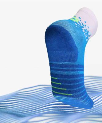 China Breathable New Products Wholesale Custom Anti Slip Sock Anti Slip Soccer Sports Football Sports Grip Socks For Men for sale