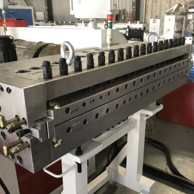 China 80/156 Linha de produção de placas de espuma de tamanho de parafuso com 6 M de comprimento de mesa de calibração e 15000.000 kg de peso bruto do pacote à venda