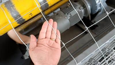 China China Automatisches Feld Festknoten Rinder/Hirsche Grasland Mesh Zaunnetz Maschine zu verkaufen