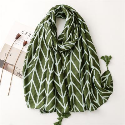 China Fashion Newest Fashion Malaysia Tudung Cotton Viscose Printed Hijab Cotton Shawls Floral Scarf for sale