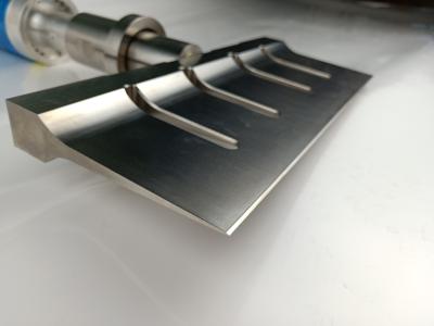 China Máquina de corte ultrassônica de limpeza fácil do alimento, máquina de corte ultrassônica do bolo à venda
