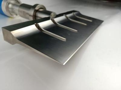China alimento pegajoso de CutterFor do queijo ultrassônico do chifre 20Khz 500W do titânio de 200mm à venda