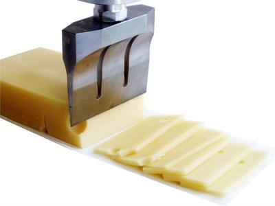 China Máquina de corte ultrassônica da lâmina do chifre do titânio para o alimento 40Khz 600w à venda