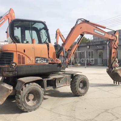 Chine Used Construction Machinery Rubber Wheel Excavator Doosan DX60W 5700kg Machine Weight à vendre
