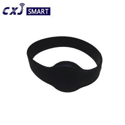 Chine Bracelet coloré de NFC de RFID, bracelet de silicone de 13.56mhz RFID imperméable à vendre